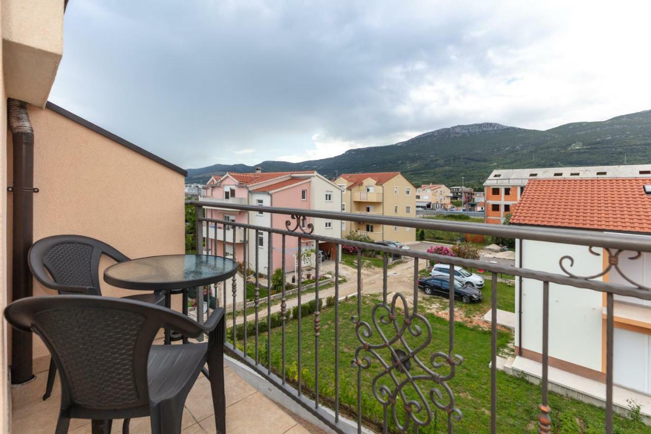 Villa Apartments Kordic Kastela Ngoại thất bức ảnh
