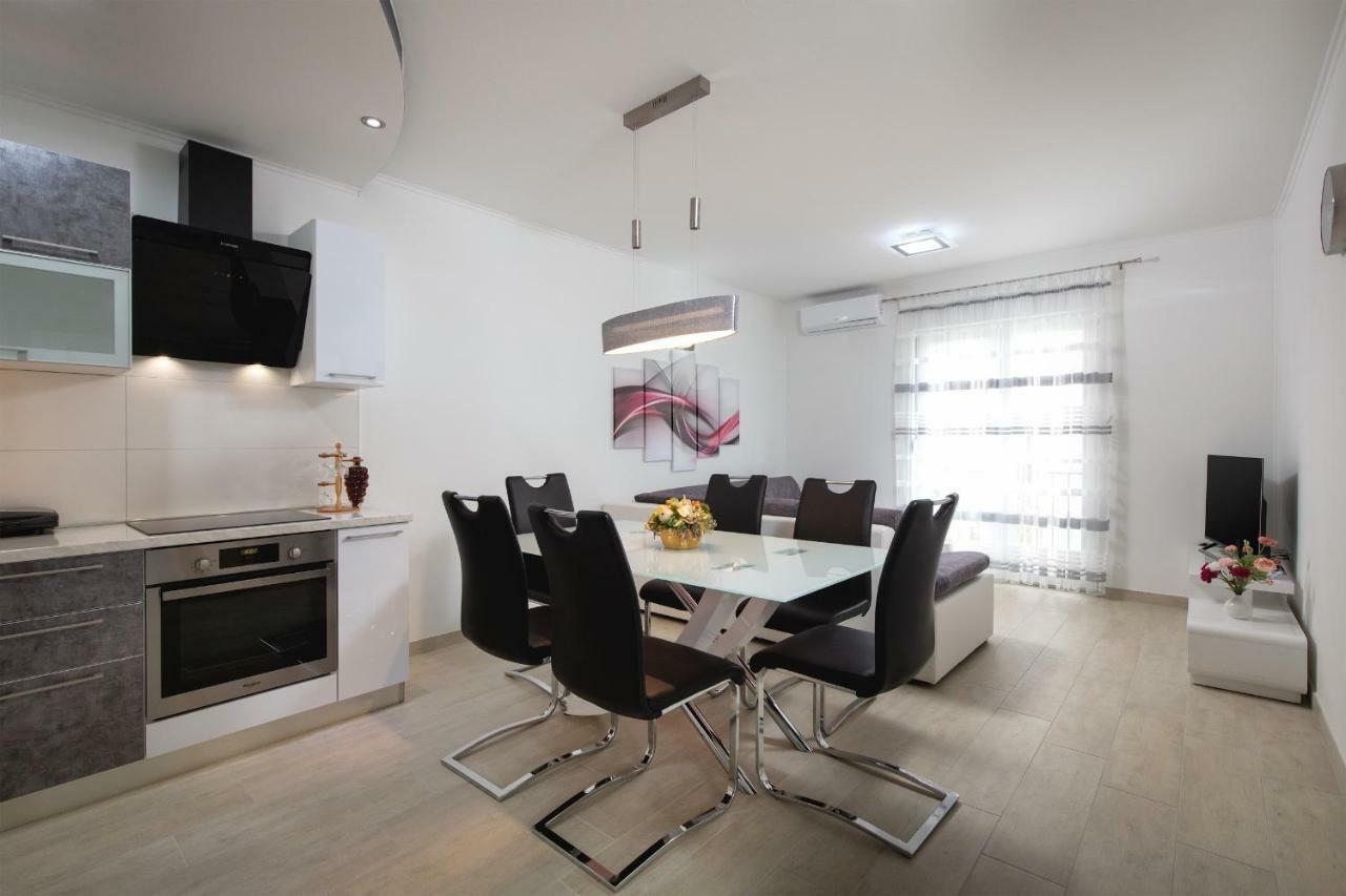Villa Apartments Kordic Kastela Ngoại thất bức ảnh