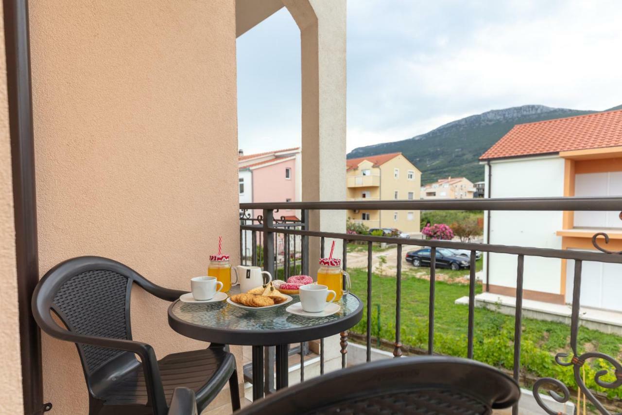Villa Apartments Kordic Kastela Ngoại thất bức ảnh