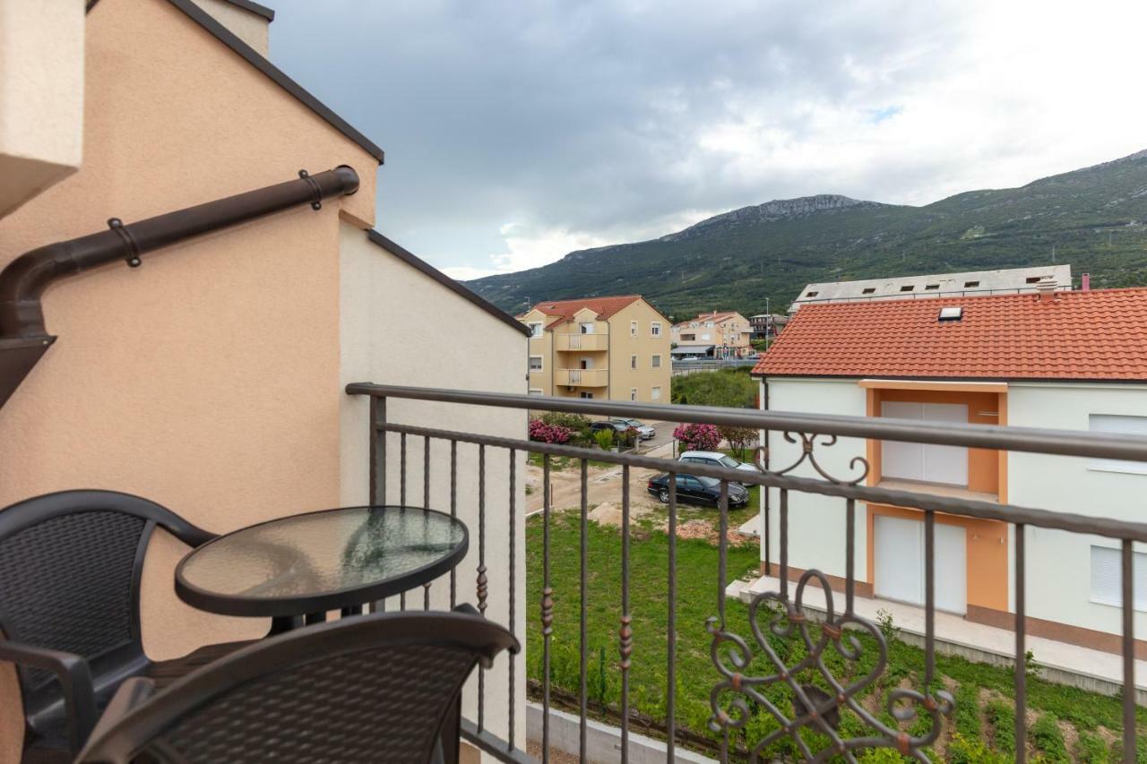 Villa Apartments Kordic Kastela Ngoại thất bức ảnh