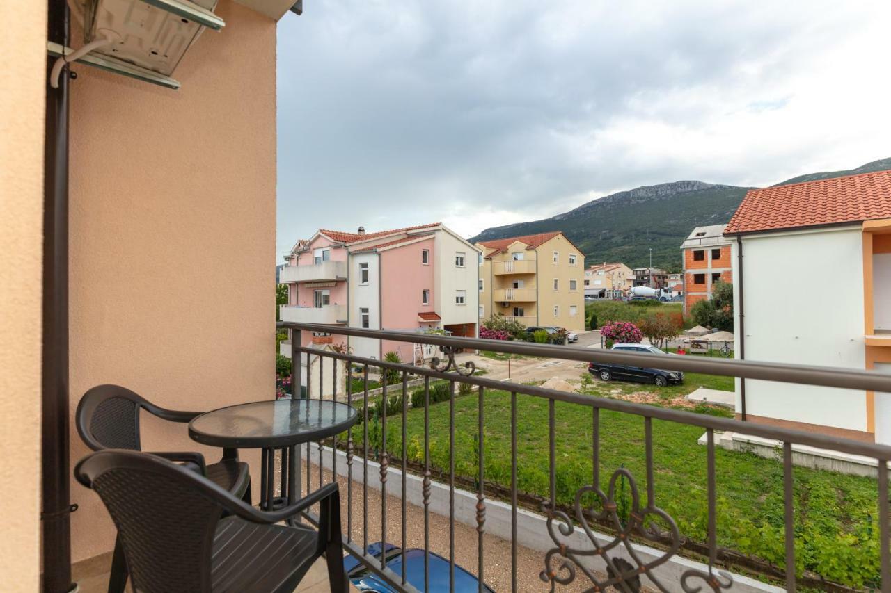 Villa Apartments Kordic Kastela Ngoại thất bức ảnh