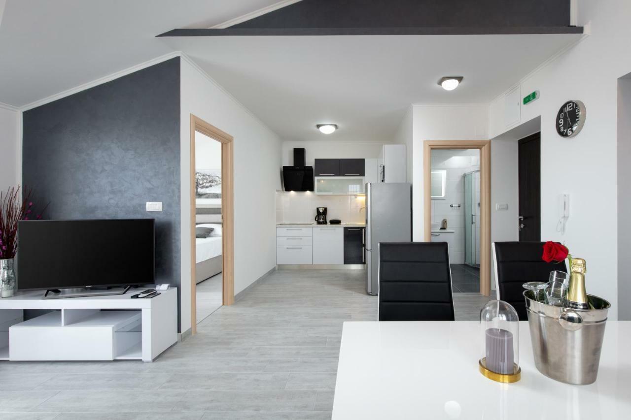 Villa Apartments Kordic Kastela Ngoại thất bức ảnh